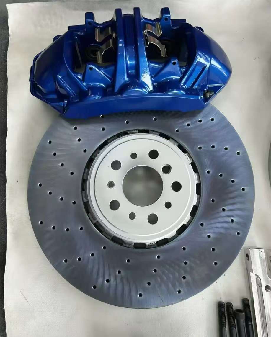 طقم فرامل سباق مخصص بـ 6 مكابس - مراجعة Brake Caliper وسعره